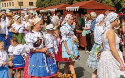 Jihomoravské dožínky slavili lidé jídlem, hudbou i zábavou